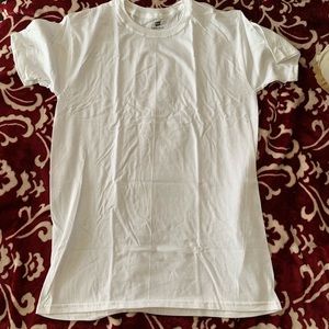 White Hanes tee shirt